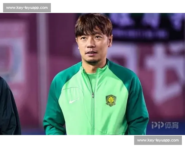 李磊 200 战获纪念球衣 与张稀哲 400 战传奇合影致敬队史