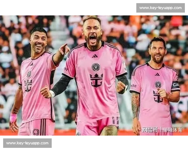 罗马诺确认！曼联 14 岁 “小梅西” 续约两年，U18 三场三球引爆老特拉福德