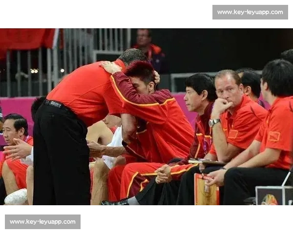 朱芳雨 2010 中巴群殴名场面：组合拳暴打巴西球员，一战封神！